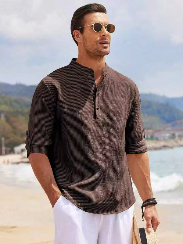 Men's long-sleeved Henley shirt with striped pattern, polyester fabric, lightweight and breathable, with roll-up sleeves, suitable for everyday casual and beach wear. Men's long-sleeved Henley shirt with striped pattern, polyester fabric, lightweight and breathable, with roll-up sleeves, suitable for everyday casual and beach wear.