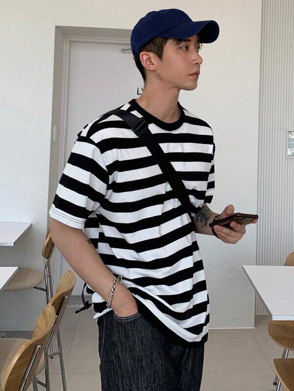 Men's Striped Print Off Shoulder T-Shirt Men's Striped Print Off Shoulder T-Shirt